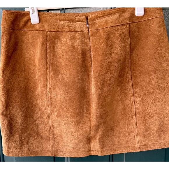 Gianni Bini 100% Suede Mini Skirt L Faux Button Front Boho Fall Western Coastal - Picture 4 of 8